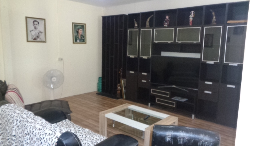 UdonThani 2 double bedroom apartment with Tv Room And large kitchen